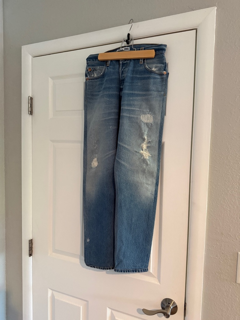 EUC re/done x Levi’s medium wash jeans size 26, inseam 25